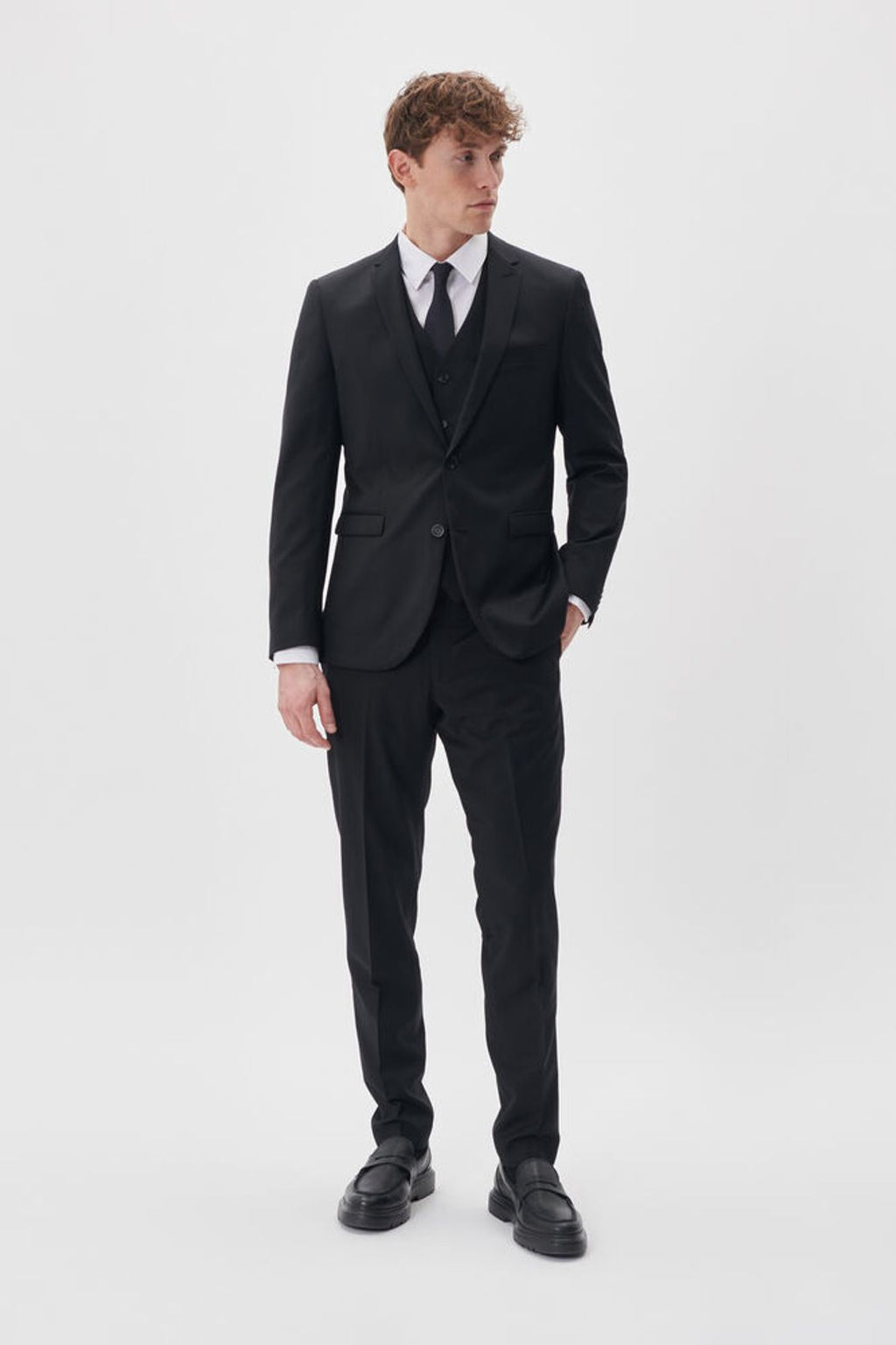 30201320 - George F - Black