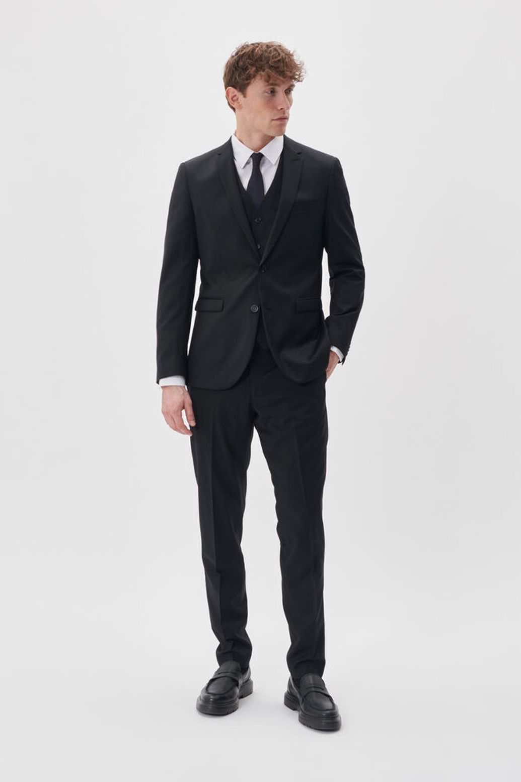 30201320 - George F - Black